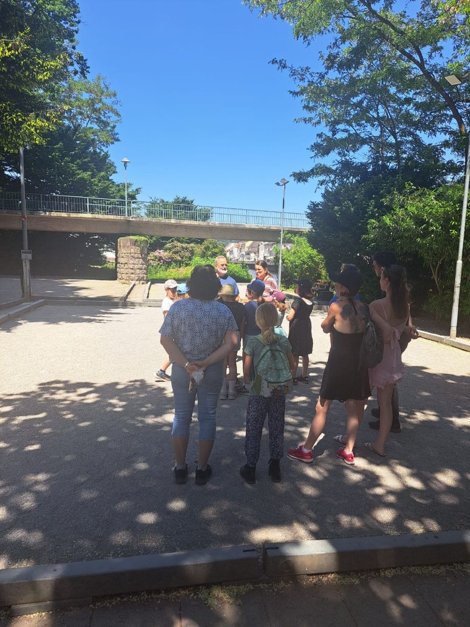 Hort-Kinder spielen Boule Hort 2026